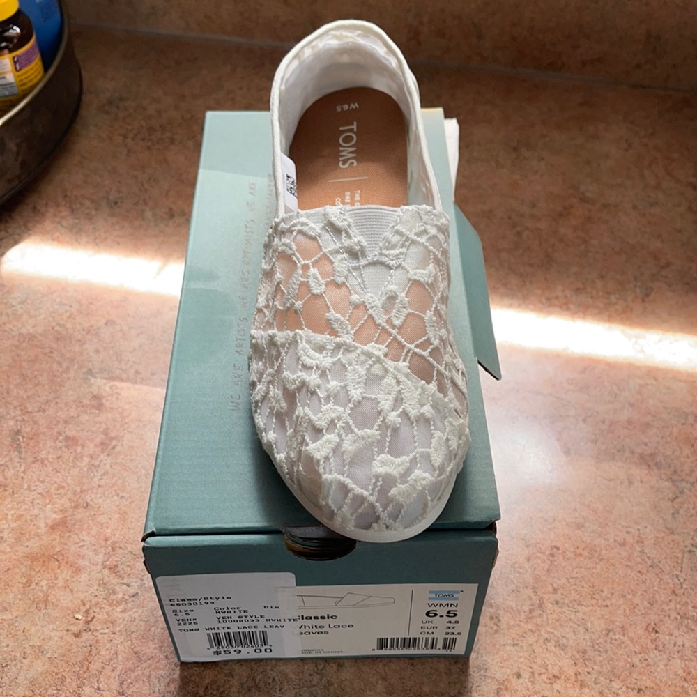 Tom’s lace slip on shoe